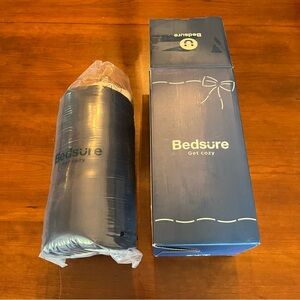 Bedsure Essentials Short Sherpa Wearable Blanket Large 37" x 33"